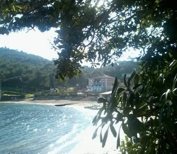 Robinson Standing Pieds Dans L'eau